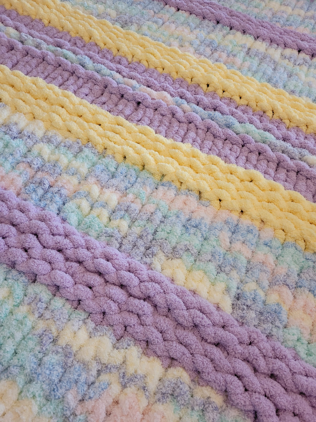 Spring Pastel Chunky Knit Throw — 48" × 52"