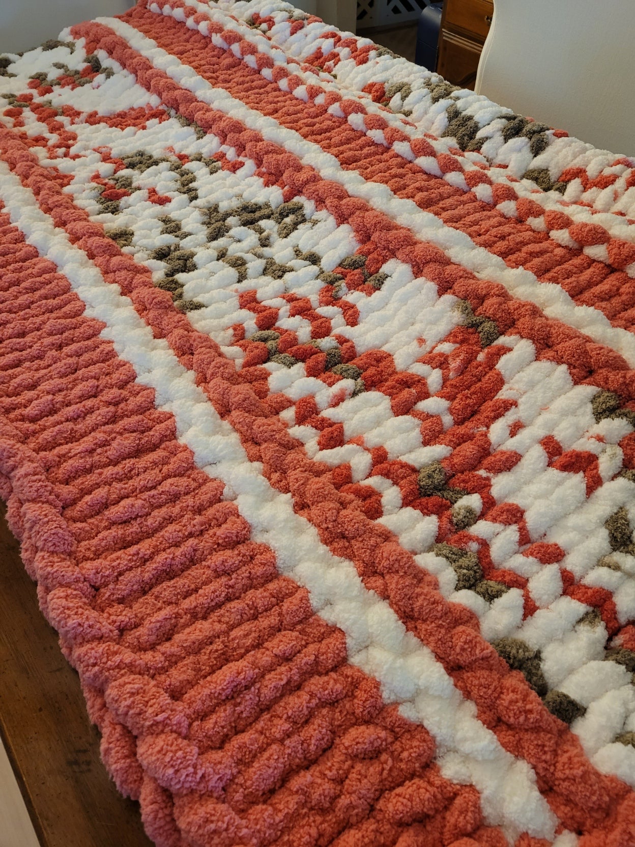 Hand‑Knit Chunky Throw – Terracotta & Cream Cozy Blanket, Soft Chenille Gift, 50x50