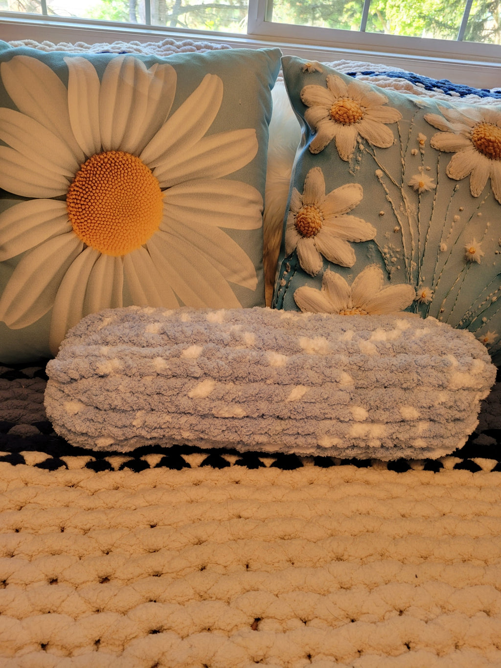 Cozy Poof Neck Pillow – Blue & White
