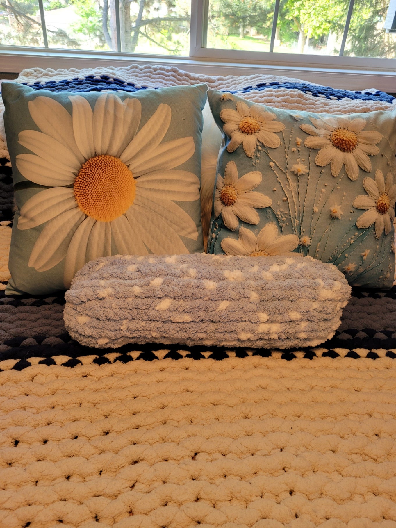 Cozy Poof Neck Pillow – Blue & White