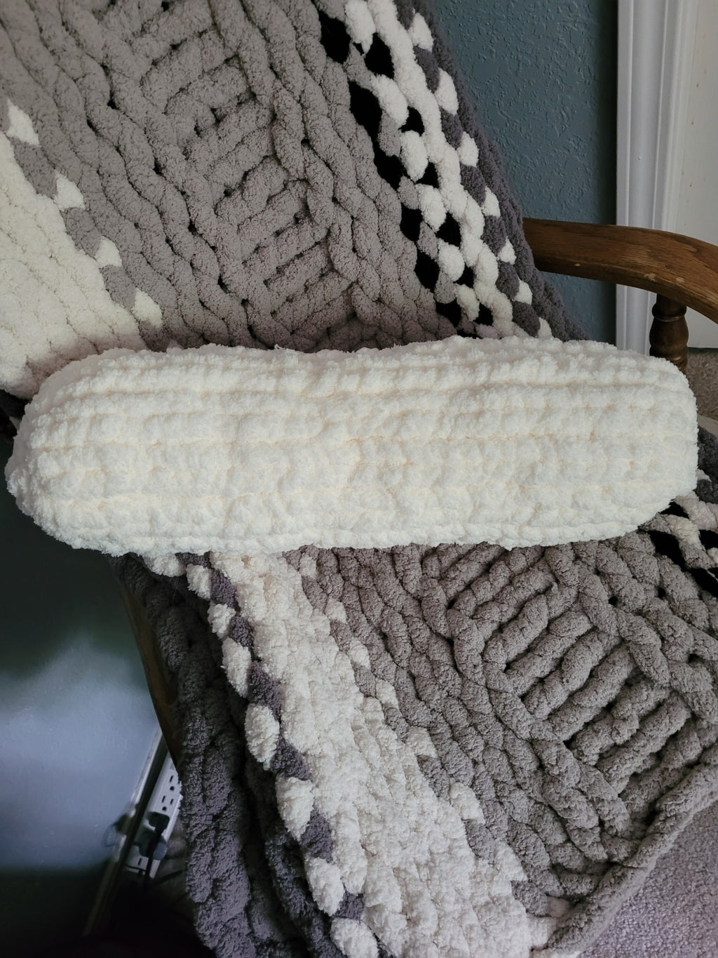 Cozy Poof Neck Pillow – Vanilla Cloud