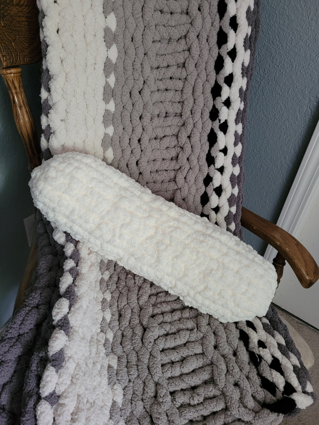Cozy Poof Neck Pillow – Vanilla Cloud