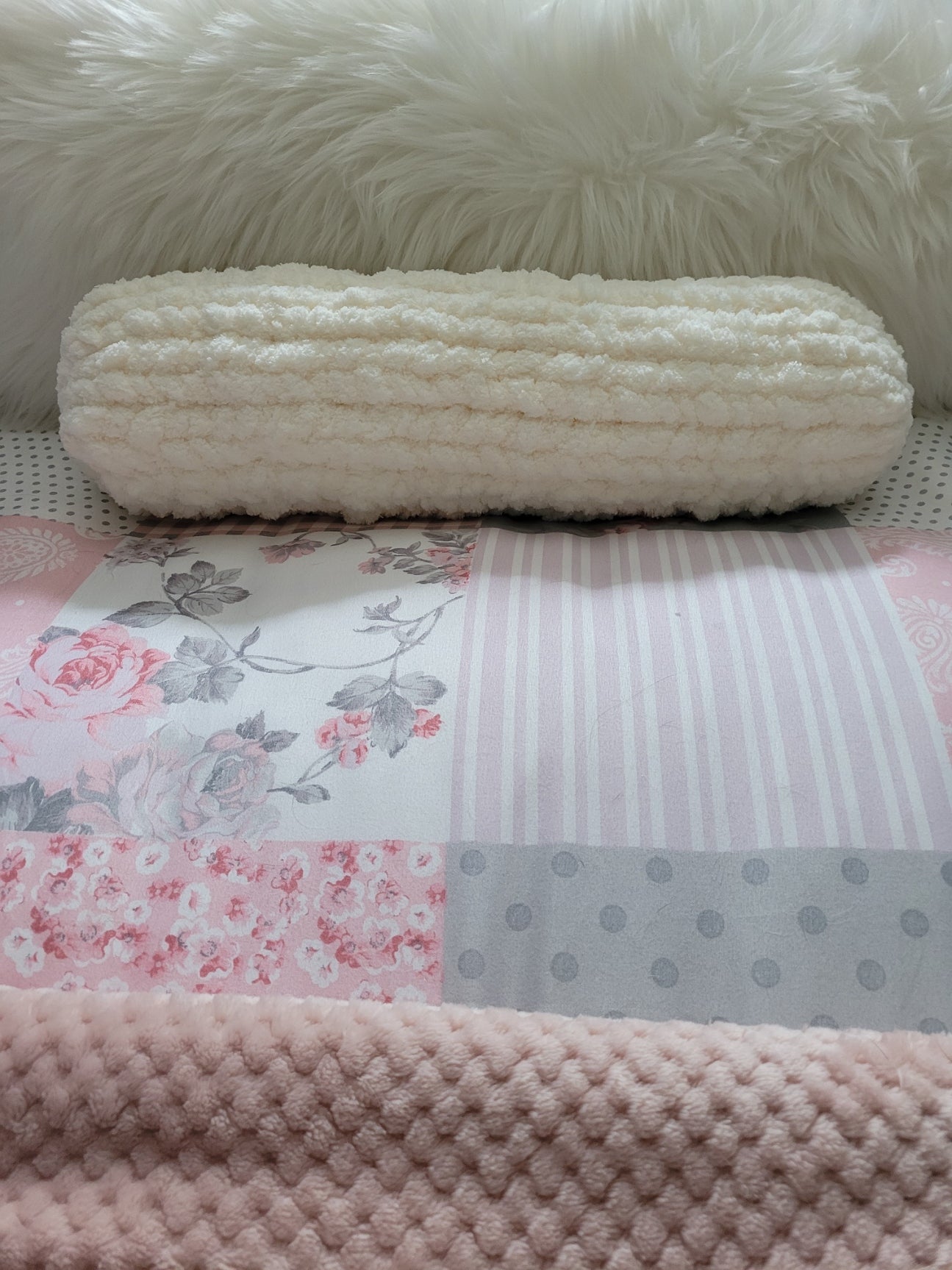 Cozy Poof Neck Pillow – Vanilla Cloud